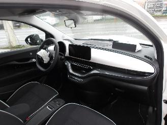 Fiat 500E  picture 2