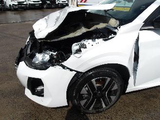 Peugeot 208  picture 10