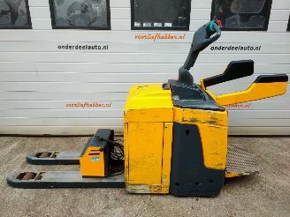 dañado máquina Jungheinrich  ERE 225 Elektrische palletwagen met lader 2017/1