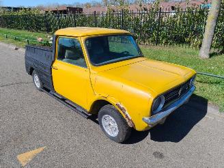 Auto incidentate Mini Clubman bloembak voor reclame en of decoratie 1979/1