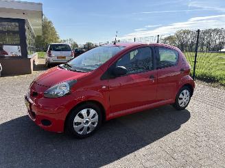 Toyota Aygo 5 deurs met airco picture 3