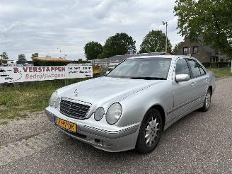 skadebil auto Mercedes E-klasse 200 CDI Elegance Select automaat 2002/1