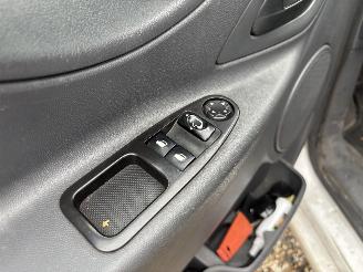 Peugeot Expert 227 1.6 HDI L1H1 Pro MOTOR SCHADE !!! MOTOR UNFAL !!! picture 6