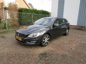 krockskadad bil auto Volvo V-60 2.4 D6 AWD Schadevrij 2013/9