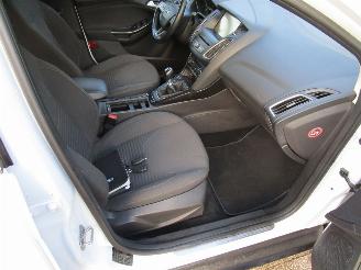 Ford Focus 1.0 Navi Clima 6-Bak picture 11