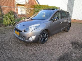 damaged passenger cars Renault Grand-scenic 1.4 TCE Camera Navi Clima 6-bak 2012/3
