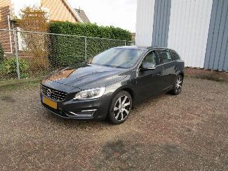 Damaged car Volvo V-60 2.4 D6 AWD Hybride Camera Navi 2013/9