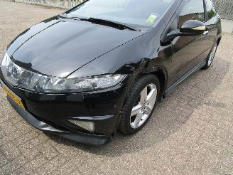 Honda Civic 1.8 S Clima Radio/CD 6-Bak picture 5