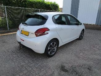 Peugeot 208 1.2 Navi Airco Parelmoer Wit 5-Drs picture 4
