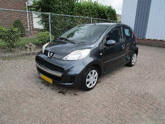 damaged passenger cars Peugeot 107 Airco Radio/CD 5-Drs 2011/1