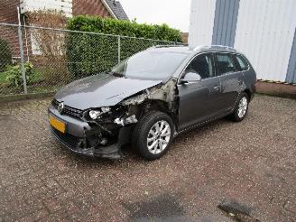 uszkodzony samochody osobowe Volkswagen Golf 1.6 TDI Navi Clima 2011/8