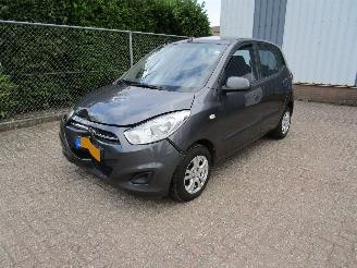 Vaurioauto  passenger cars Hyundai I-10 Radio/CD 2011/5