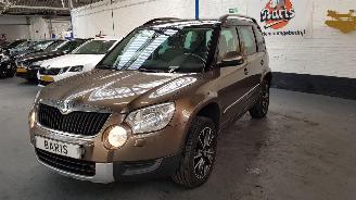 Schadeauto Skoda Yeti 1.2 TSI 16V SUV  BENZ 1.197CC 77KW 105PK 2013/3