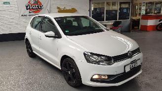 Schadeauto Volkswagen Polo 1.2 TSI 16V BLUEMOTION AUT  BENZ 1.197CC 66KW 90PK 2014/9