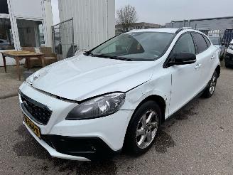 Schadeauto Volvo V-40 Cross Country 1.6 D2 AUTOMAAT Kinetic BJ 2013 281.385 KM 2013/12