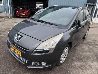 Damaged car Peugeot 5008 1.6 THP 156 PK AUTOMAAT BJ 2011 2011/5