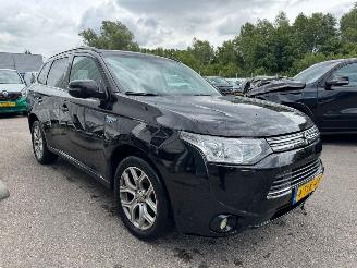 uszkodzony samochody osobowe Mitsubishi Outlander 2.0 AUTOMAAT PHEV Instyle BJ 2014 305.027 KM 2014/4
