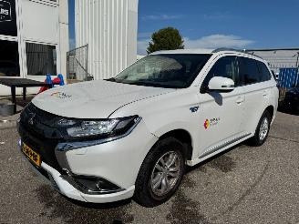 škoda osobní automobily Mitsubishi Outlander 2.4 PHEV Pure AUTOMAAT 2021/4