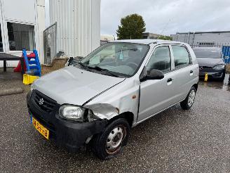 krockskadad bil auto Suzuki Alto 1.1 GX BJ 2006 46.641 2006/1