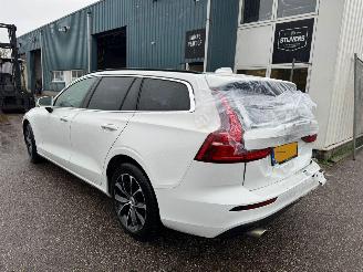 Volvo V-60 2.0 B3 AUTOMAAT BJ 2022 Momentum Busines picture 3