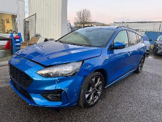 Damaged car Ford Focus Wagon 1.0 EcoBoost ST Line Business 2019/2