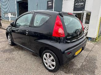 Peugeot 107 1.0-12V XR BJ 2010 147.936 KM picture 3