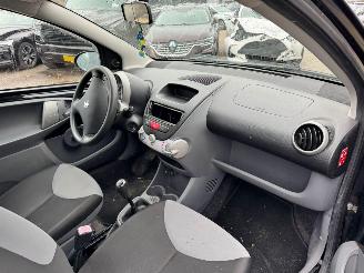 Peugeot 107 1.0-12V XR BJ 2010 147.936 KM picture 13