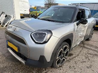 uszkodzony samochody osobowe Mini Aceman E Favoured M 42.5 kWh 2024/12