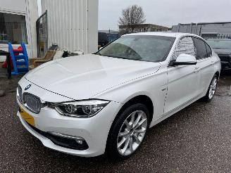 Unfallwagen BMW 3-serie 320i  AUTOMAAT Luxury Edition 2018/9