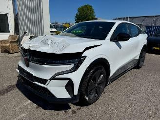 damaged passenger cars Renault Mégane E-Tech comfort range evolution business 60 kWh 2025/9