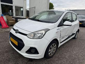 Coche accidentado Hyundai I-10 Hyundai i10 1.0i i-Motion Comfort 2016/3