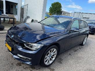 uszkodzony samochody osobowe BMW 3-serie 320i AUTOMAAT Executive Sport 2013/5