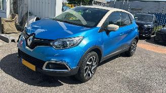Damaged car Renault Captur 1.2 AUTOMAAT TCe Dynamique 2013/9