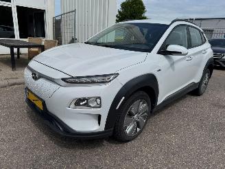 Vaurioauto  passenger cars Hyundai Kona EV Comfort 64 kWh 2020/12