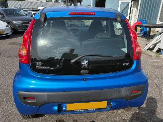 Peugeot 107 1.0-12V XS picture 4