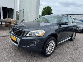 Vaurioauto  passenger cars Volvo Xc-60 2.4 AUTOMAAT D5 AWD Momentum 2009/1