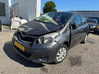 uszkodzony samochody osobowe Toyota Yaris 1.0 VVT-i Aspiration 2012/2