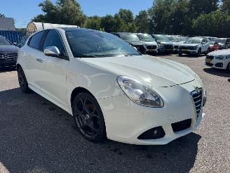 uszkodzony samochody osobowe Alfa Romeo Giulietta 2.0 JTDm Distinctive 2011/11