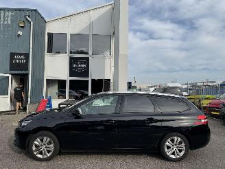 Avarii autoturisme Peugeot 308 1.2 PureTech Blue Lease Executive 2018/7