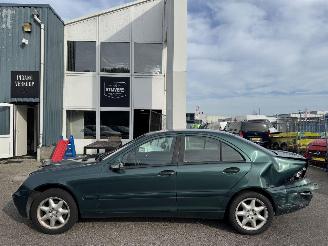 krockskadad bil auto Mercedes C-klasse 180 Elegance 2001/1