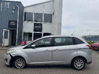 damaged passenger cars Ford Grand C-Max 1.6 EcoBoost Titanium 7p. 2011/3