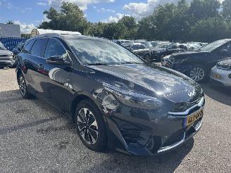 Unfallwagen Kia Ceed 1.6 GDI PHEV DynamicPlusLine 2024/9