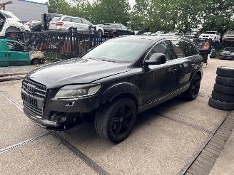 Schadeauto Audi Q7 4.2 FSI V8 2005/12
