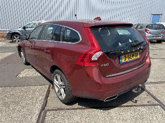 Schadeauto Volvo V-60 2.4 D6 AWD PLUG IN HYBRID  SUMMUM 2013/11