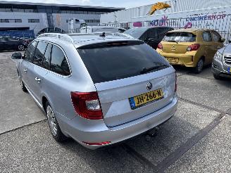 krockskadad bil auto Skoda Superb 1.6 TDI  Ambition 2014/7
