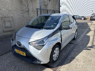 Schadeauto Toyota Aygo 1.0 VVT-I X-FUN 2021/8