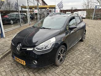 skadebil auto Renault Clio ESTATE 0.9 TCE DYNAMIQUE 2013/9