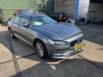 Damaged car Volvo S-90 2.0 T4 Bussines Luxury 2020/8