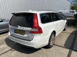 Voiture accidenté Volvo V-70 1.6 T4 KINETIC 2013/10