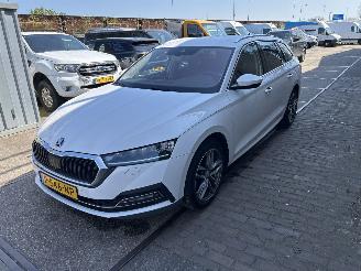 Coche accidentado Skoda Octavia 1.0 e-TSI BUSINESS EDITION PLUS 2022/5
